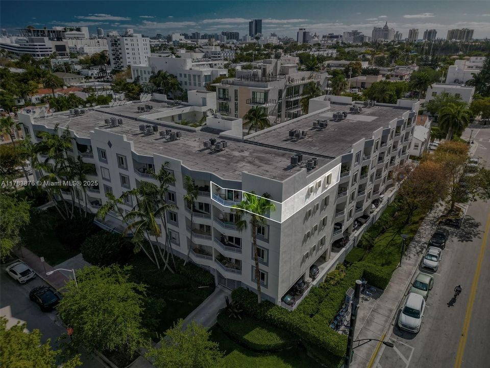 Недавно продано: $799,000 (2 спален, 2 ванн, 1040 Квадратных фут)