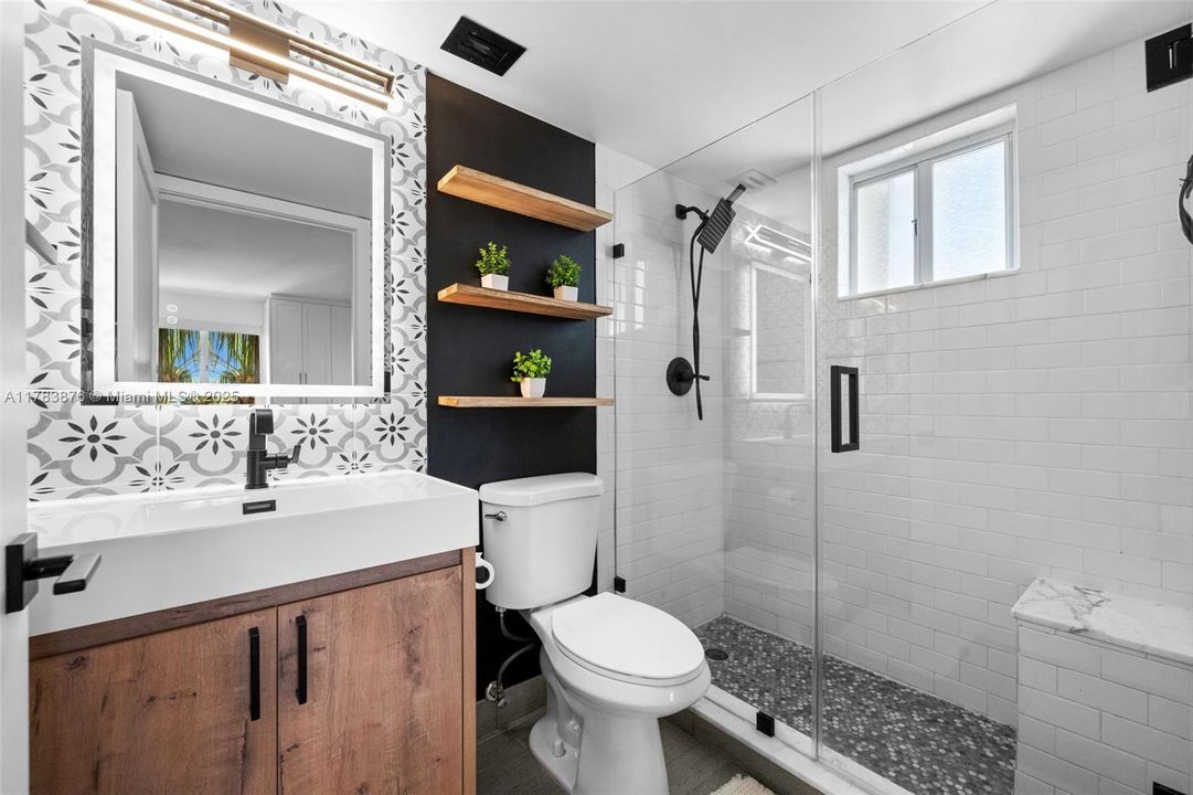 Недавно продано: $799,000 (2 спален, 2 ванн, 1040 Квадратных фут)