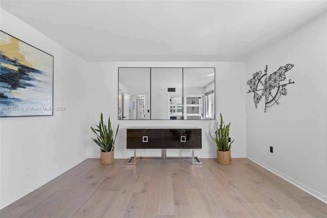 Недавно продано: $799,000 (2 спален, 2 ванн, 1040 Квадратных фут)