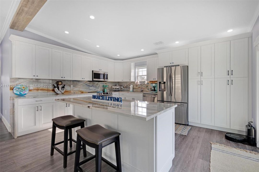 Recently Sold: $1,479,990 (3 beds, 2 baths, 1296 Square Feet)
