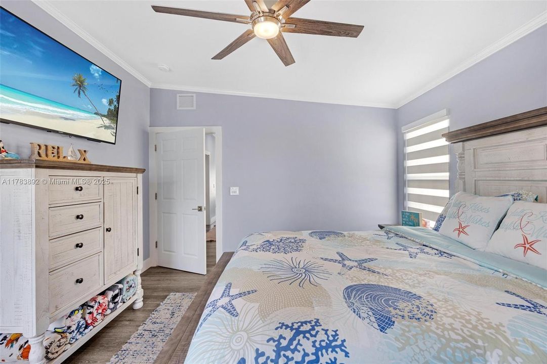 Recently Sold: $1,479,990 (3 beds, 2 baths, 1296 Square Feet)