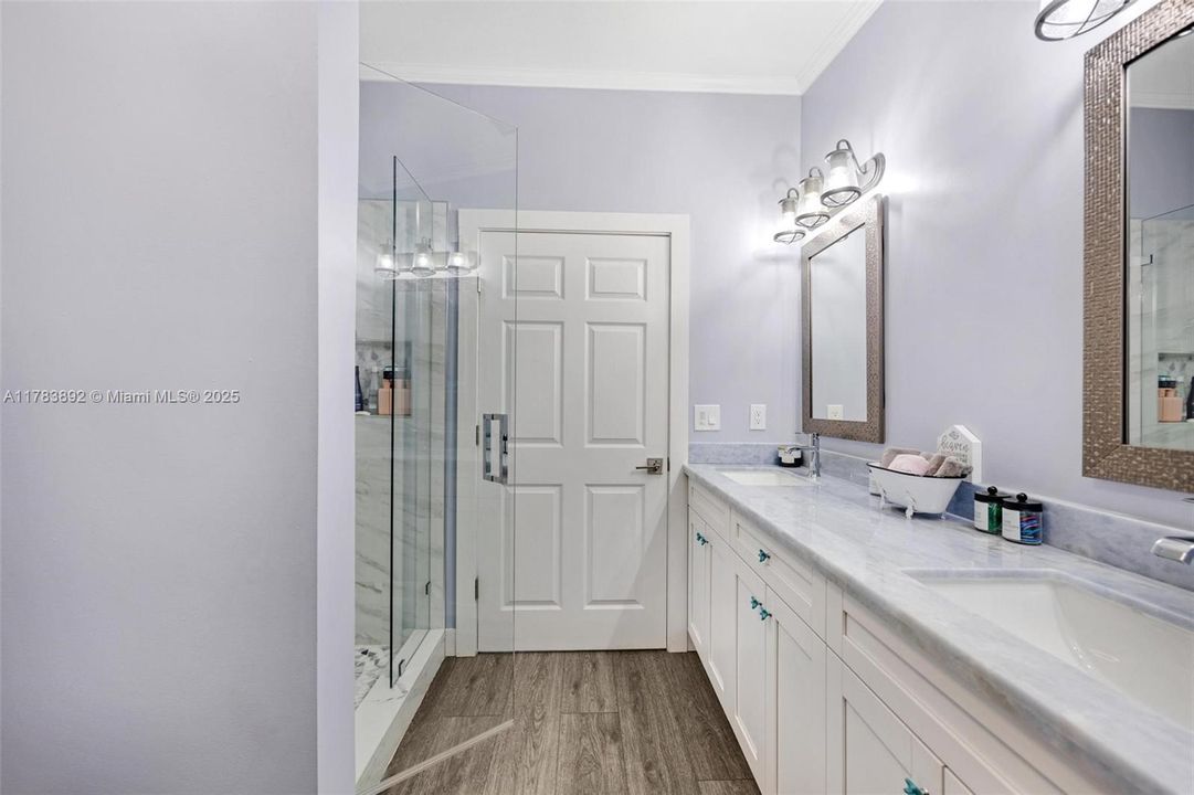 Recently Sold: $1,479,990 (3 beds, 2 baths, 1296 Square Feet)