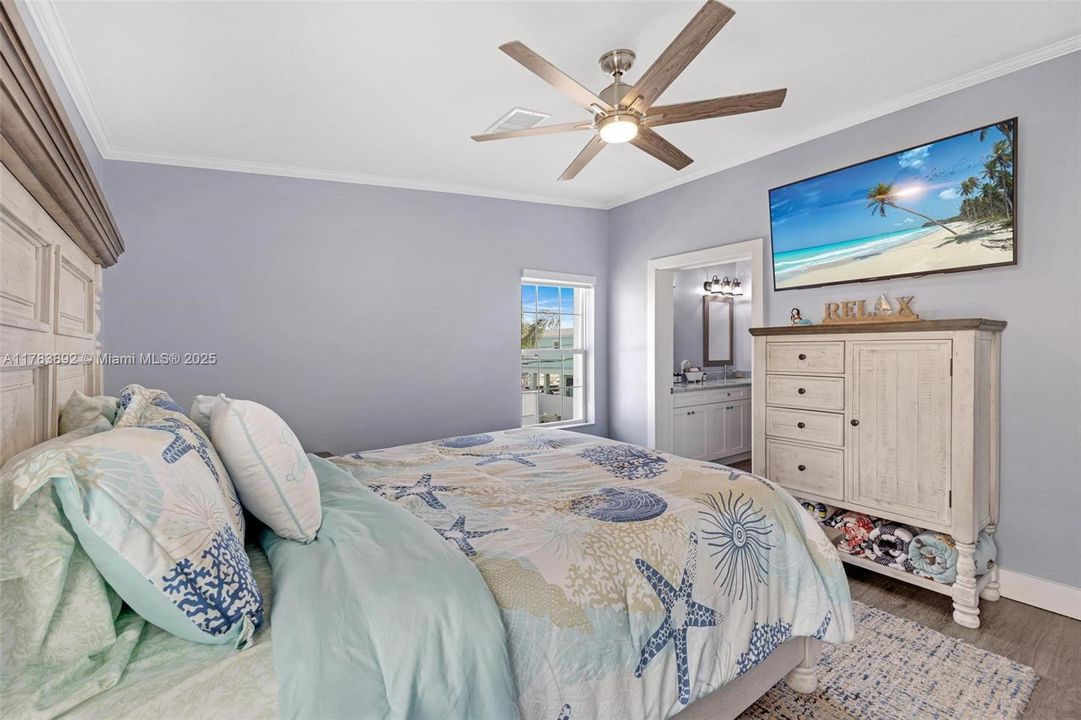 Recently Sold: $1,479,990 (3 beds, 2 baths, 1296 Square Feet)