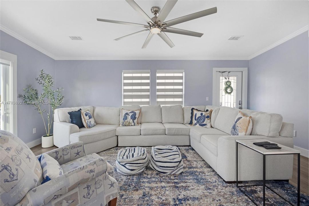 Recently Sold: $1,479,990 (3 beds, 2 baths, 1296 Square Feet)