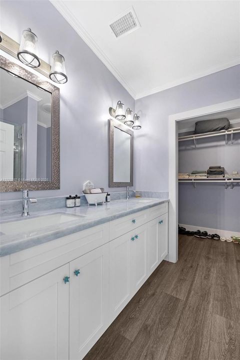 Recently Sold: $1,479,990 (3 beds, 2 baths, 1296 Square Feet)