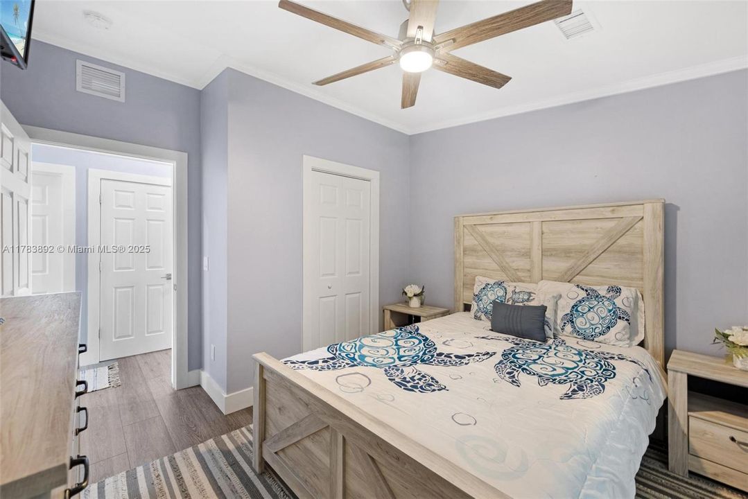 Recently Sold: $1,479,990 (3 beds, 2 baths, 1296 Square Feet)