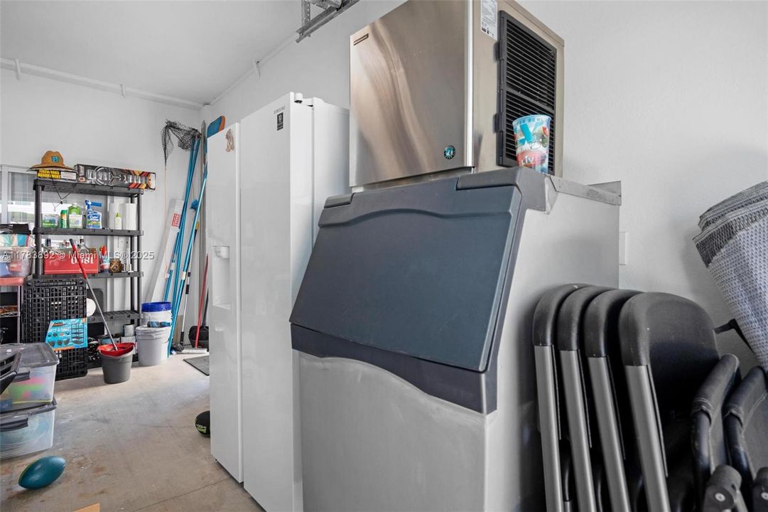 Recently Sold: $1,479,990 (3 beds, 2 baths, 1296 Square Feet)