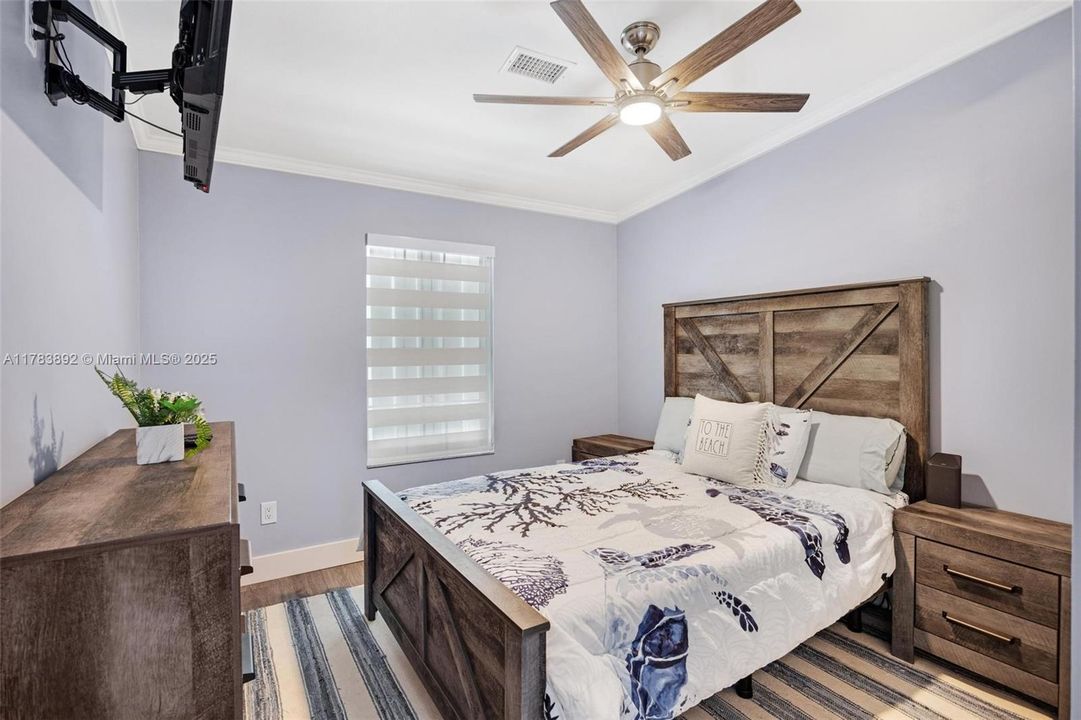 Recently Sold: $1,479,990 (3 beds, 2 baths, 1296 Square Feet)