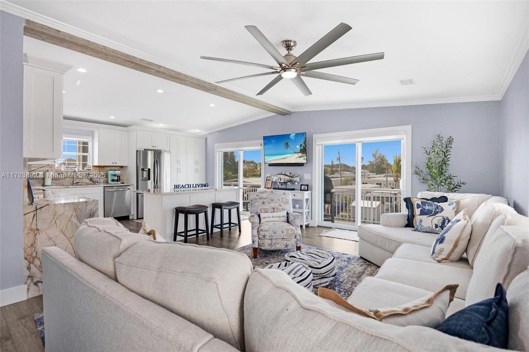 Recently Sold: $1,479,990 (3 beds, 2 baths, 1296 Square Feet)