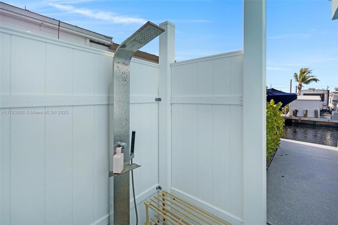 Recently Sold: $1,479,990 (3 beds, 2 baths, 1296 Square Feet)