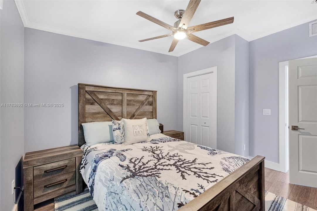 Recently Sold: $1,479,990 (3 beds, 2 baths, 1296 Square Feet)