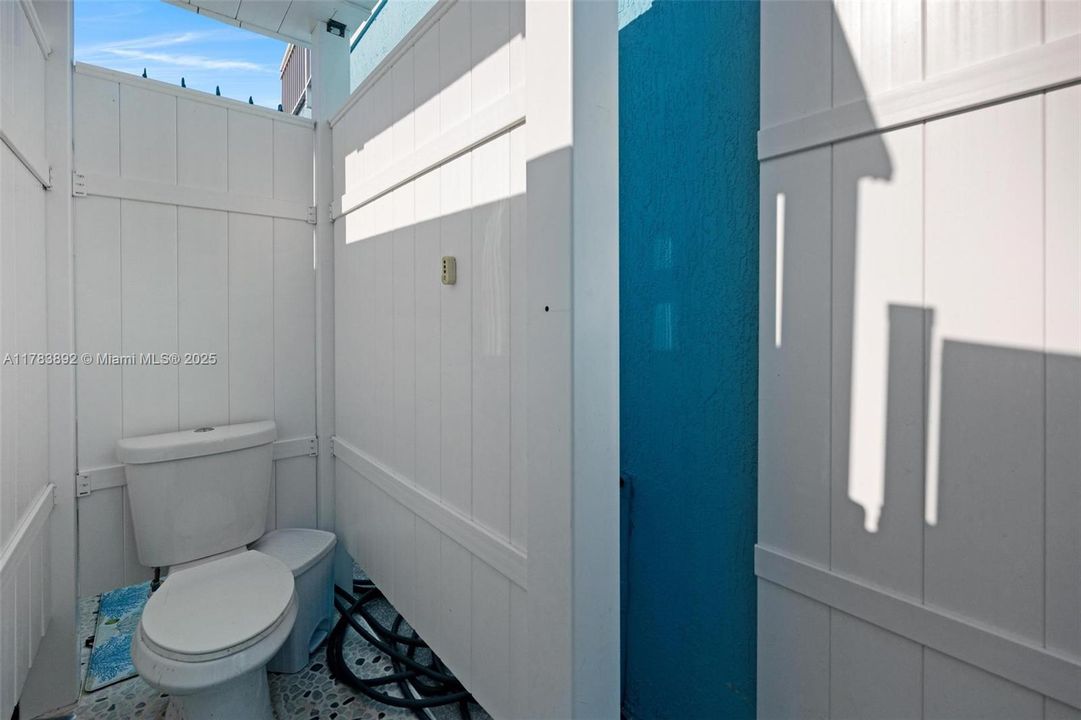 Recently Sold: $1,479,990 (3 beds, 2 baths, 1296 Square Feet)