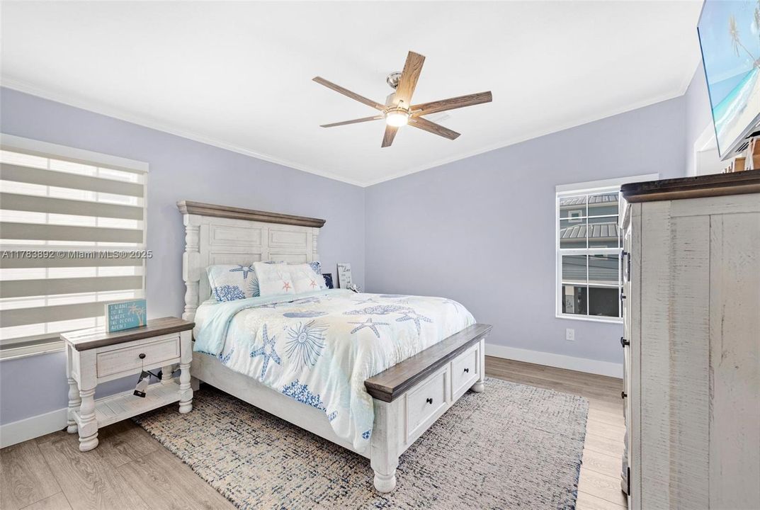 Recently Sold: $1,479,990 (3 beds, 2 baths, 1296 Square Feet)