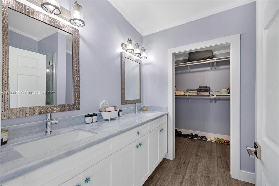 Recently Sold: $1,479,990 (3 beds, 2 baths, 1296 Square Feet)