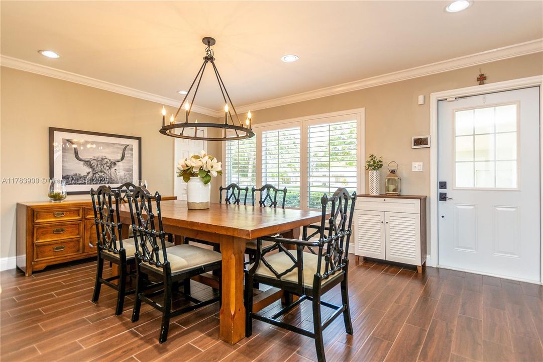 Недавно продано: $675,000 (3 спален, 2 ванн, 2310 Квадратных фут)