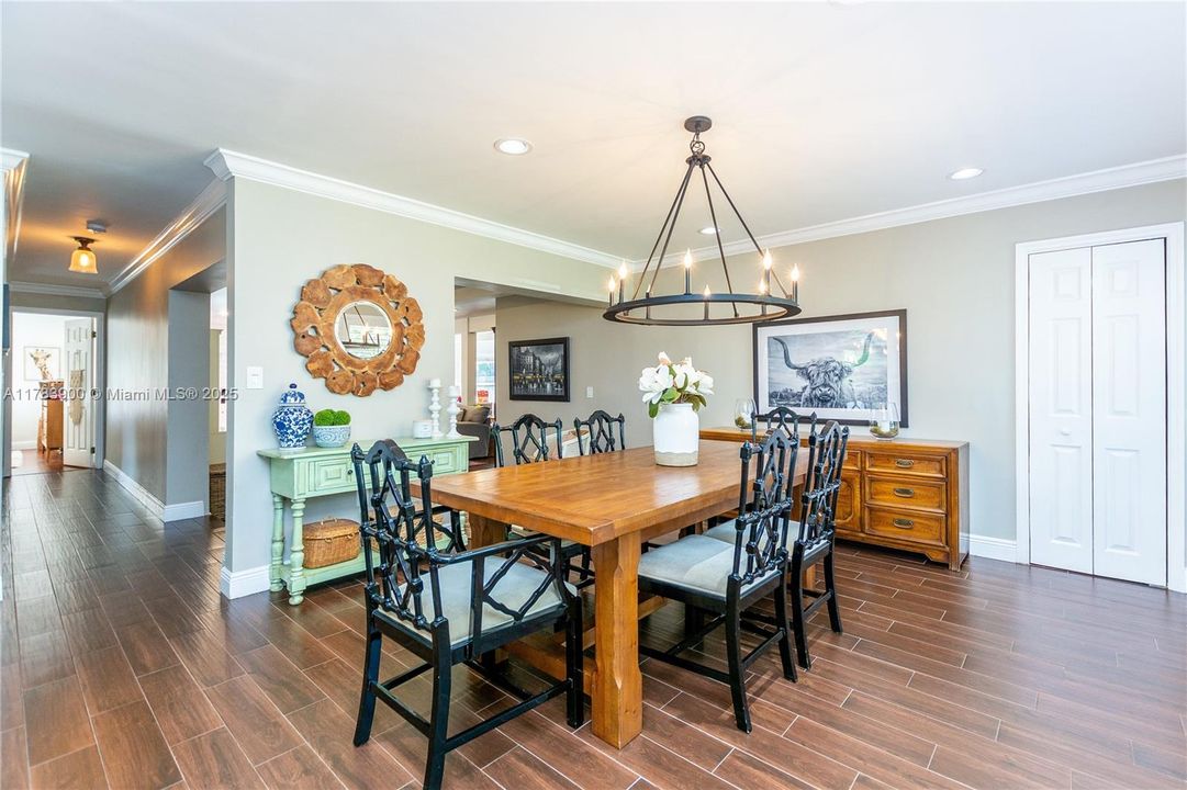 Недавно продано: $675,000 (3 спален, 2 ванн, 2310 Квадратных фут)