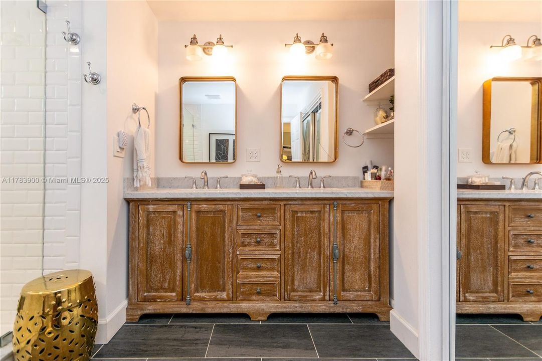 Недавно продано: $675,000 (3 спален, 2 ванн, 2310 Квадратных фут)