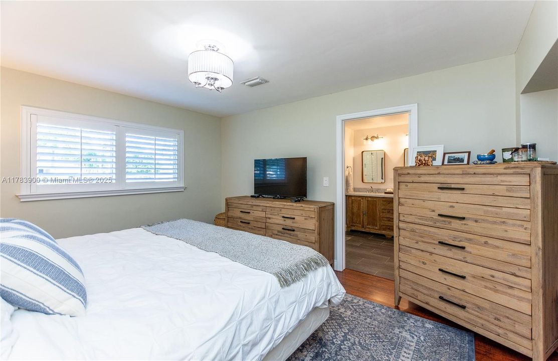 Недавно продано: $675,000 (3 спален, 2 ванн, 2310 Квадратных фут)