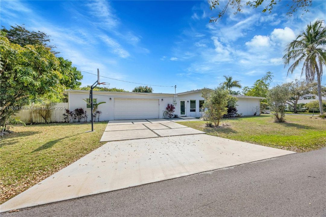 Recently Sold: $1,999,000 (5 beds, 4 baths, 2508 Square Feet)