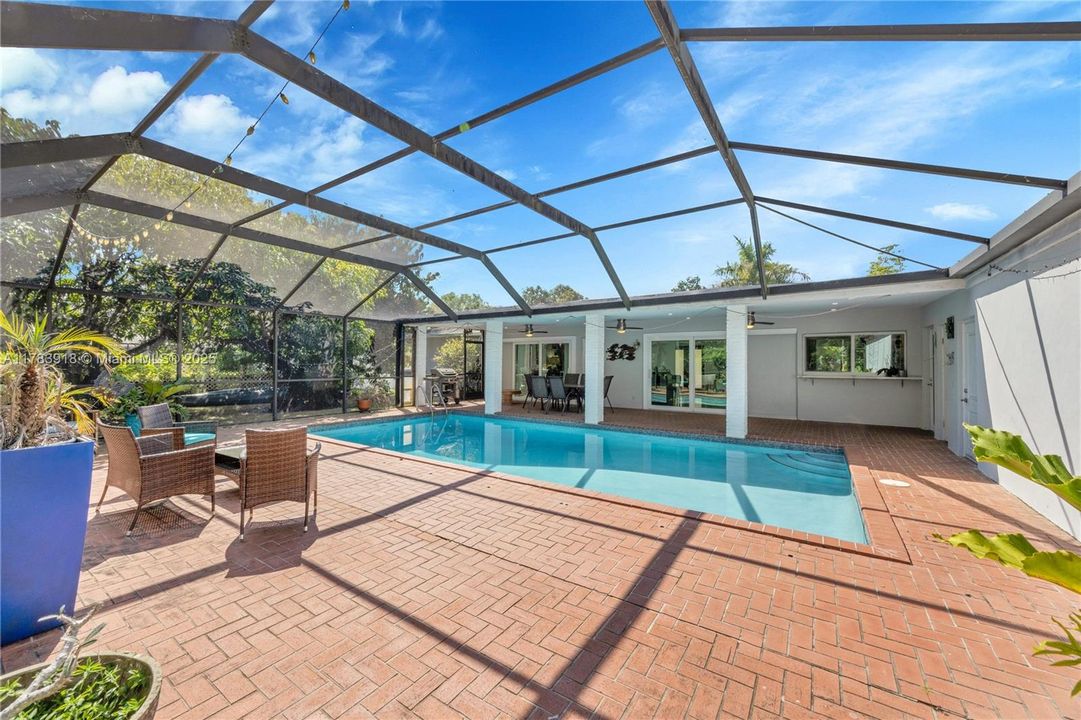 Recently Sold: $1,999,000 (5 beds, 4 baths, 2508 Square Feet)