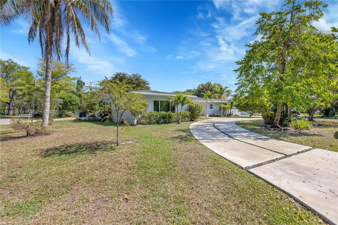 Recently Sold: $1,999,000 (5 beds, 4 baths, 2508 Square Feet)