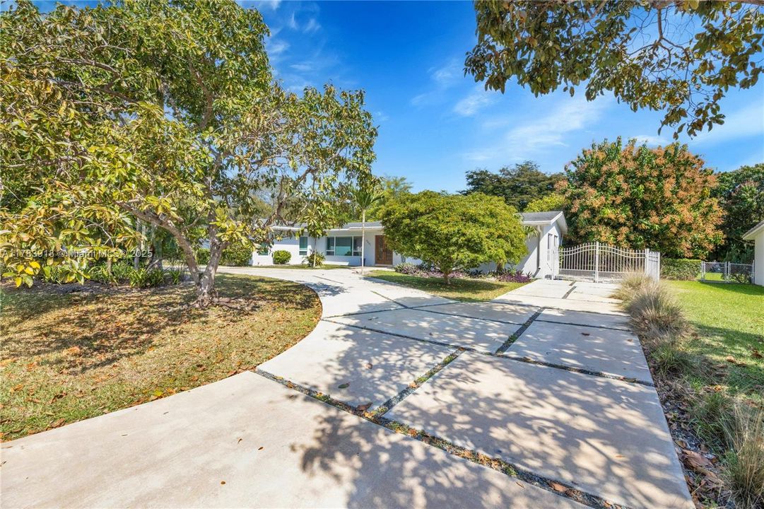 Recently Sold: $1,999,000 (5 beds, 4 baths, 2508 Square Feet)