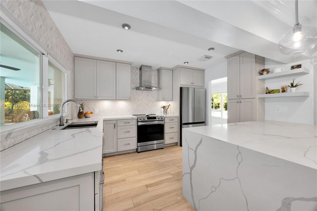 Recently Sold: $1,999,000 (5 beds, 4 baths, 2508 Square Feet)