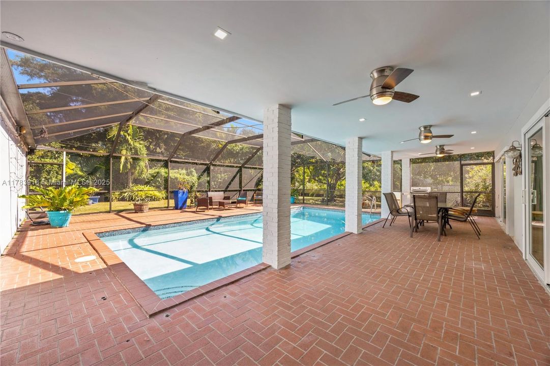 Recently Sold: $1,999,000 (5 beds, 4 baths, 2508 Square Feet)