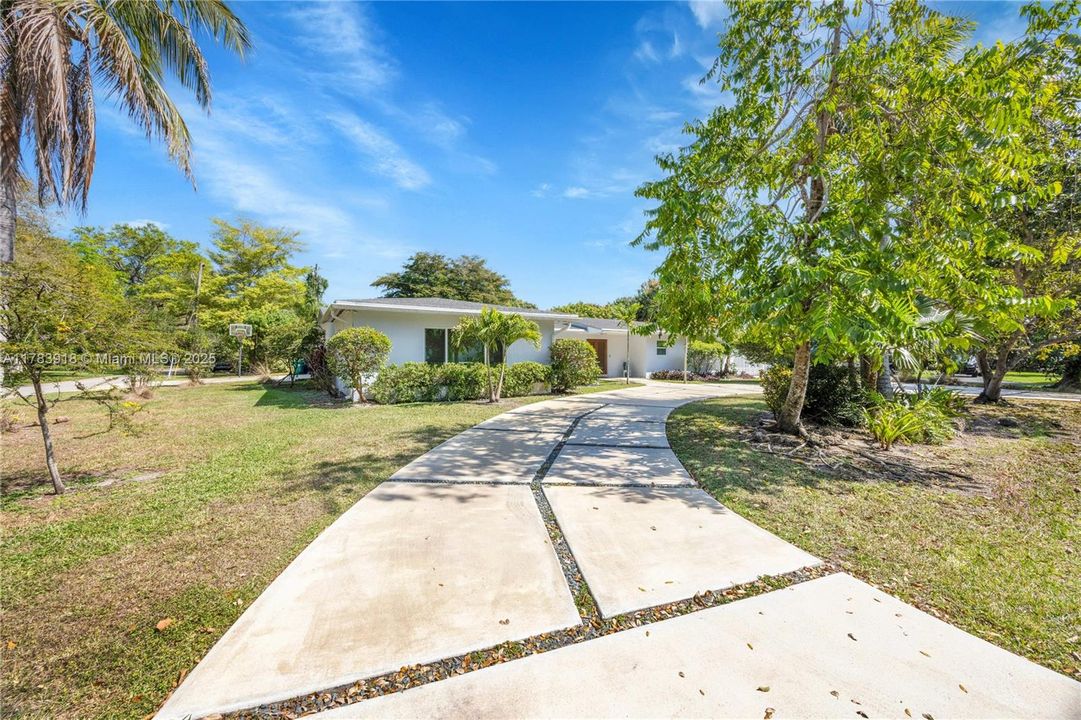 Recently Sold: $1,999,000 (5 beds, 4 baths, 2508 Square Feet)