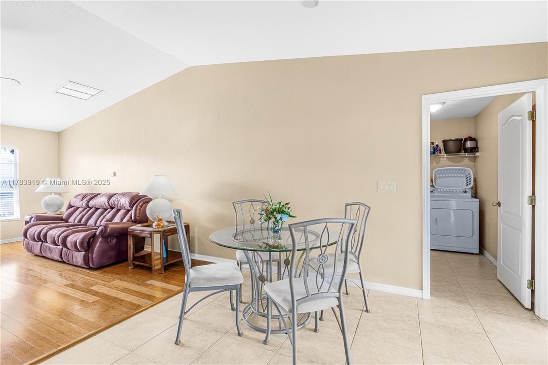 合同活跃: $270,000 (3 贝兹, 2 浴室, 0 平方英尺)