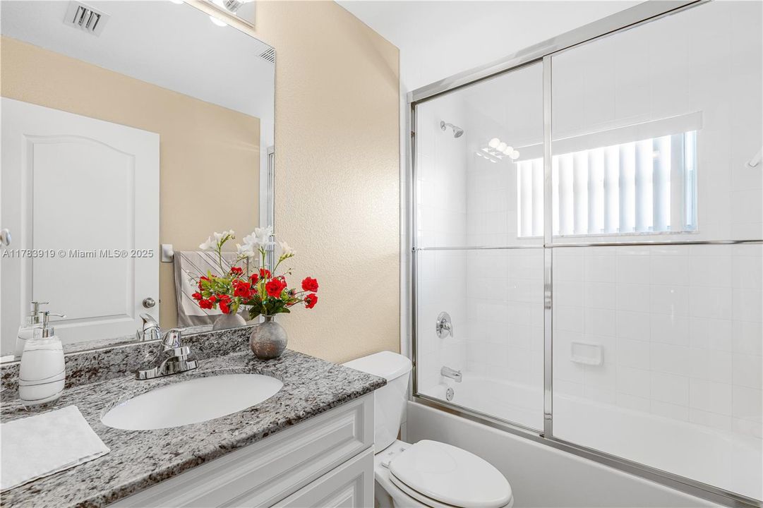 合同活跃: $270,000 (3 贝兹, 2 浴室, 0 平方英尺)