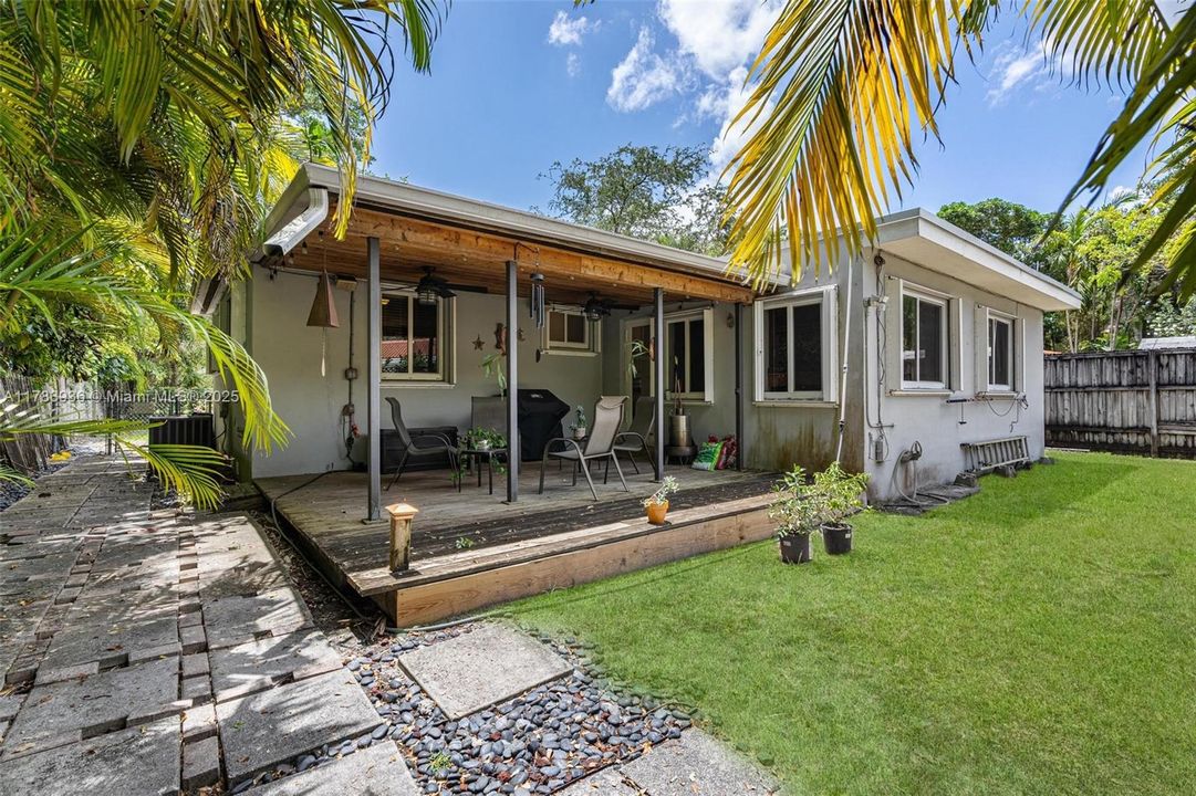 Vendido Recientemente: $1,400,000 (2 camas, 1 baños, 1365 Pies cuadrados)