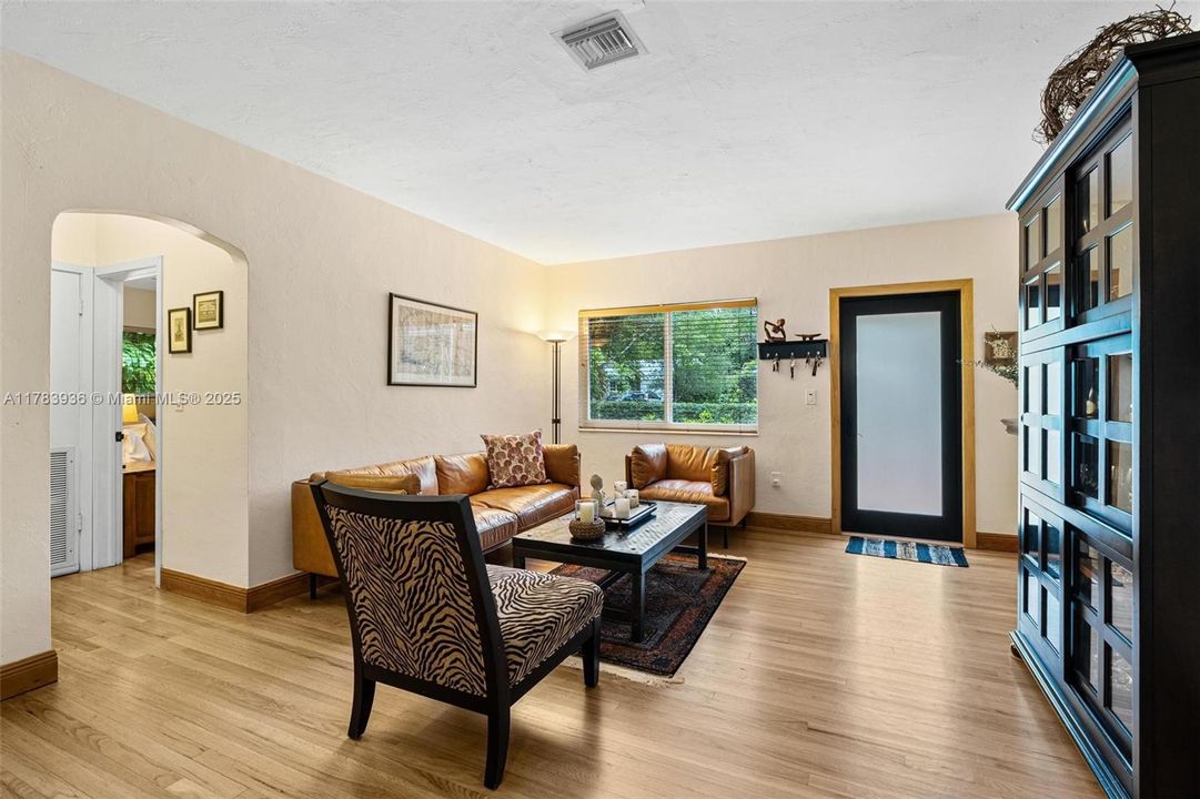 Vendido Recientemente: $1,400,000 (2 camas, 1 baños, 1365 Pies cuadrados)