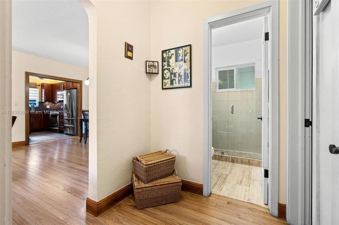 Vendido Recientemente: $1,400,000 (2 camas, 1 baños, 1365 Pies cuadrados)