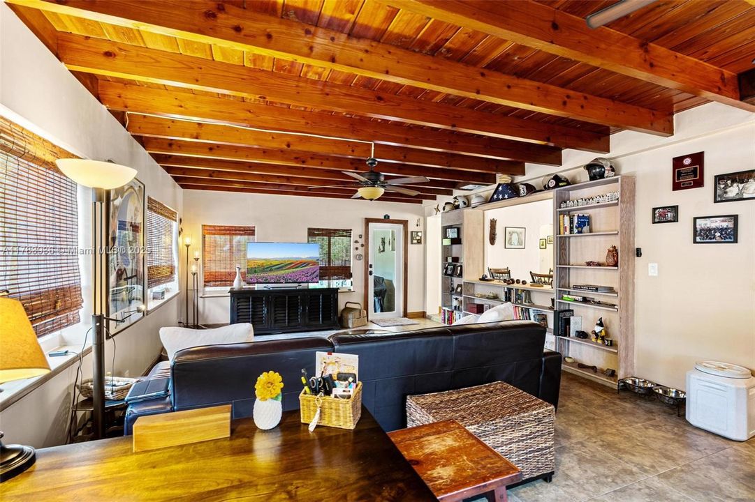 Vendido Recientemente: $1,400,000 (2 camas, 1 baños, 1365 Pies cuadrados)