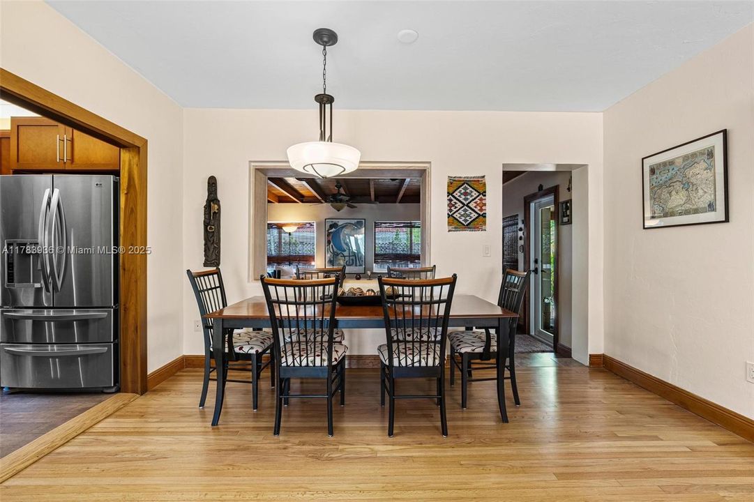 Vendido Recientemente: $1,400,000 (2 camas, 1 baños, 1365 Pies cuadrados)