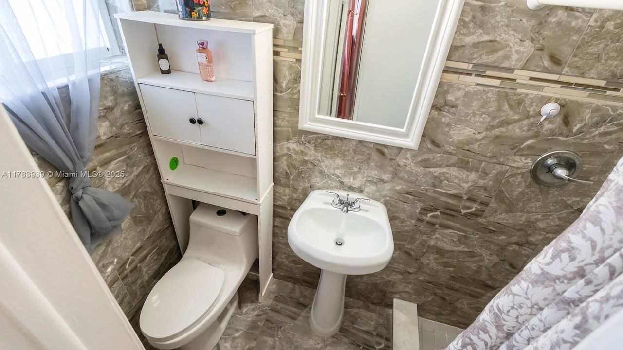 Recently Sold: $550,000 (3 beds, 2 baths, 1114 Square Feet)