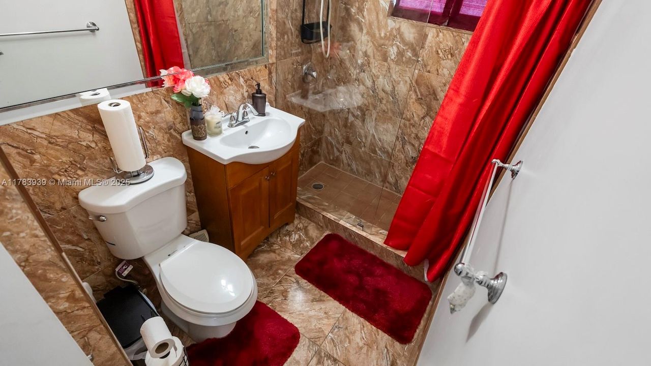 Recently Sold: $550,000 (3 beds, 2 baths, 1114 Square Feet)