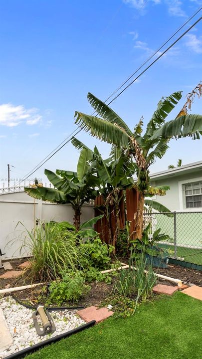 Recently Sold: $550,000 (3 beds, 2 baths, 1114 Square Feet)