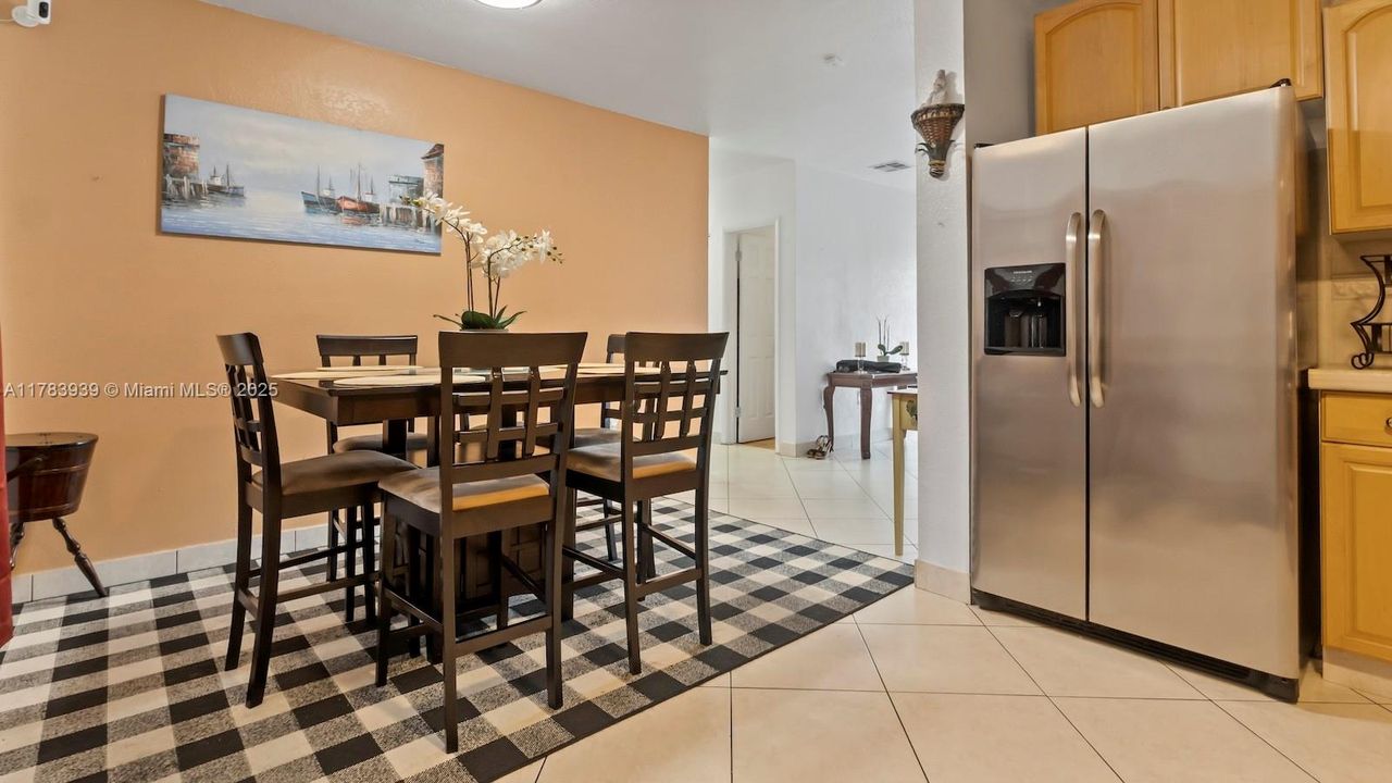 Recently Sold: $550,000 (3 beds, 2 baths, 1114 Square Feet)