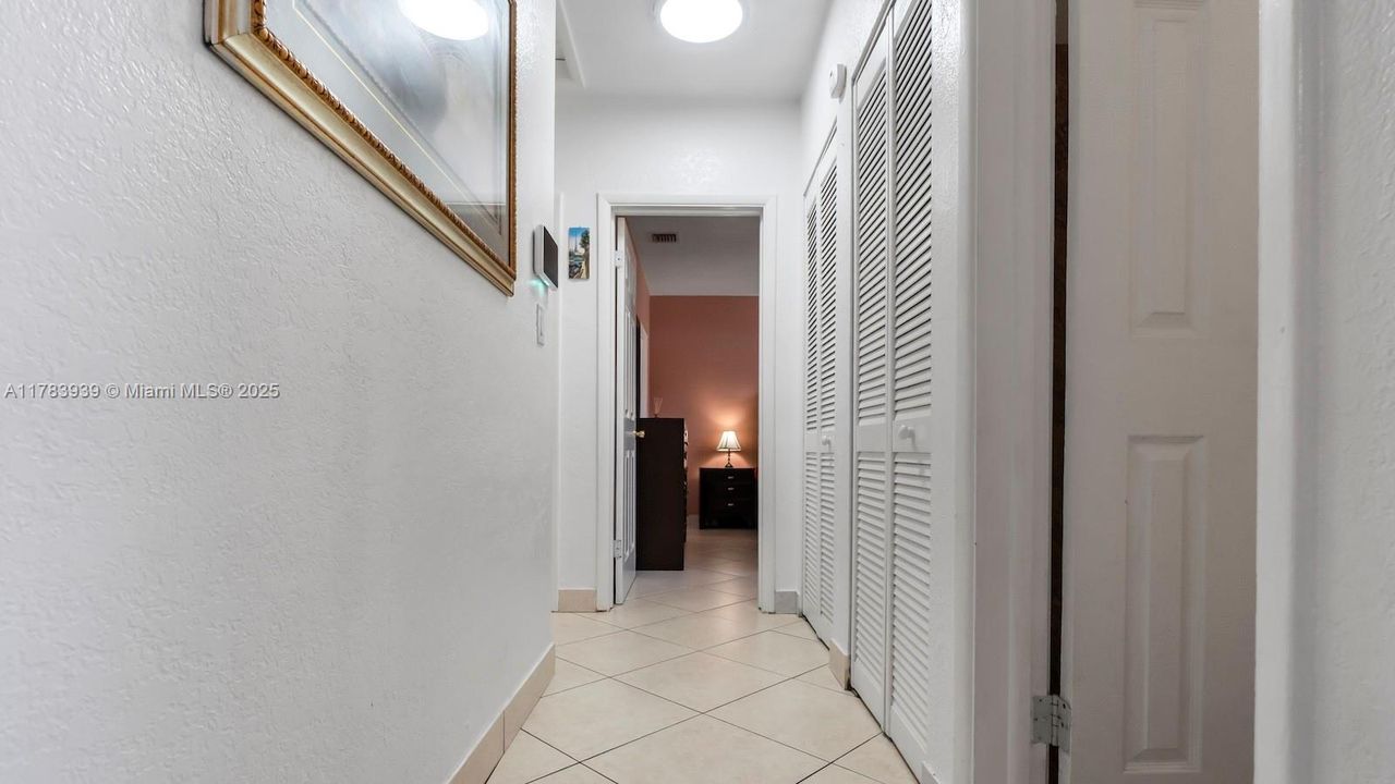 Recently Sold: $550,000 (3 beds, 2 baths, 1114 Square Feet)