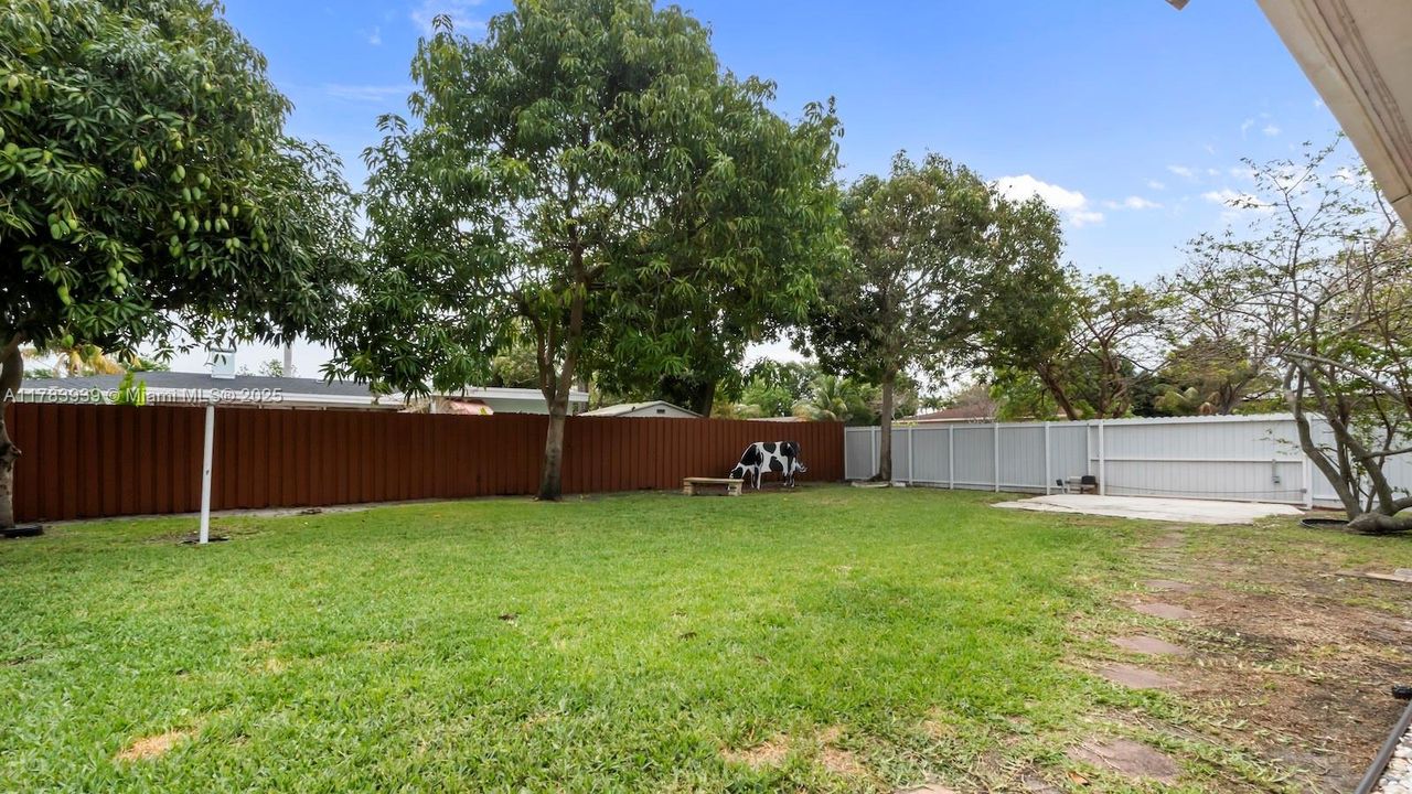 Recently Sold: $550,000 (3 beds, 2 baths, 1114 Square Feet)