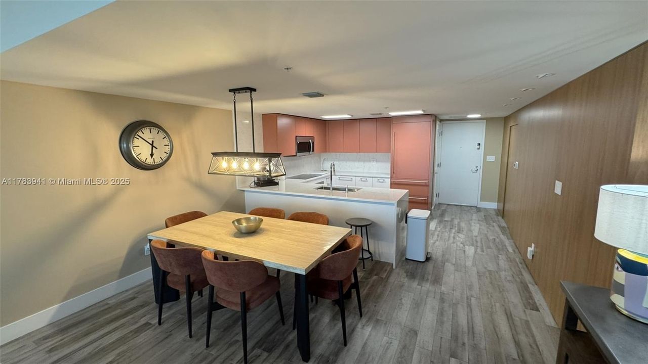 Recently Sold: $1,075,000 (2 beds, 3 baths, 1553 Square Feet)