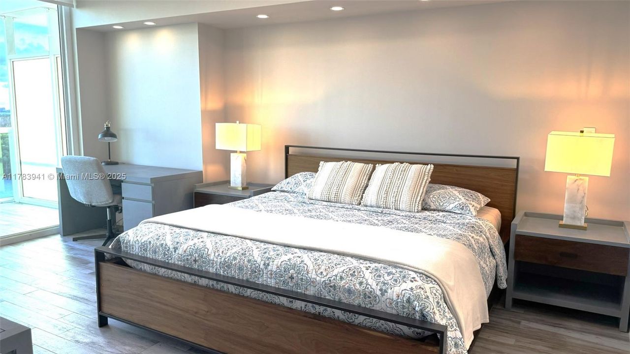 Recently Sold: $1,075,000 (2 beds, 3 baths, 1553 Square Feet)