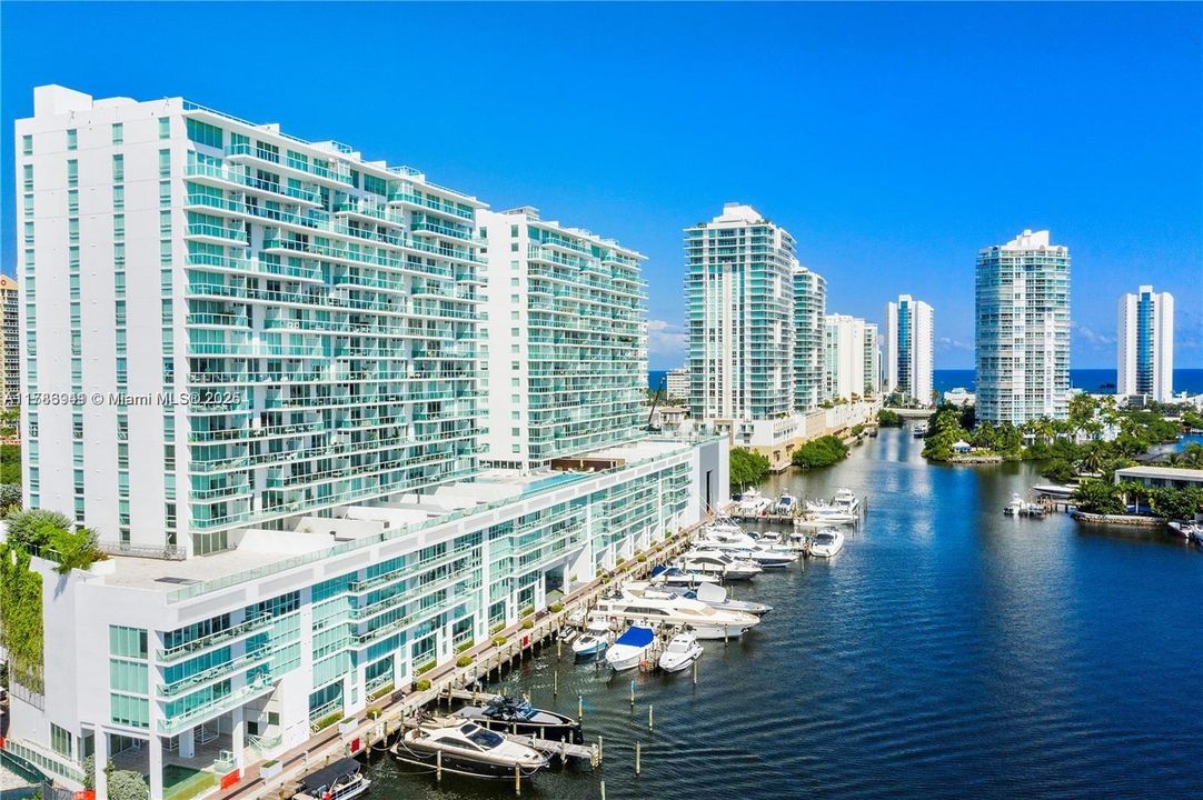 Recently Sold: $1,075,000 (2 beds, 3 baths, 1553 Square Feet)