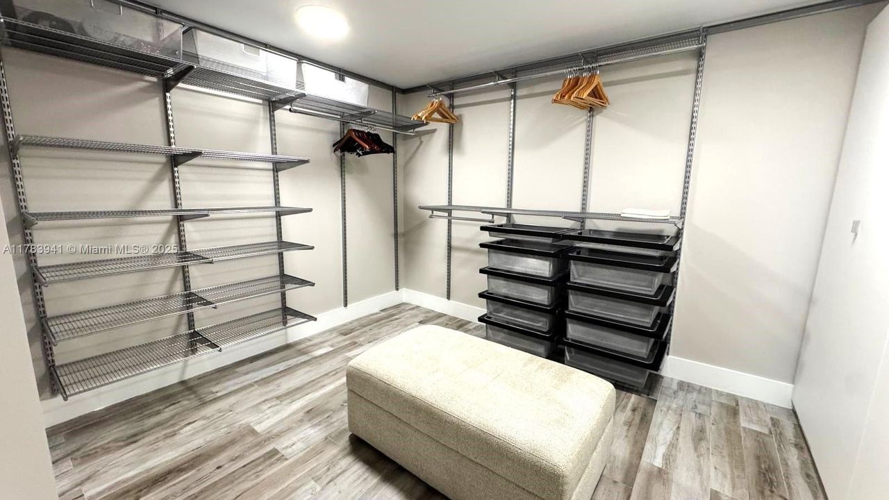 Recently Sold: $1,075,000 (2 beds, 3 baths, 1553 Square Feet)