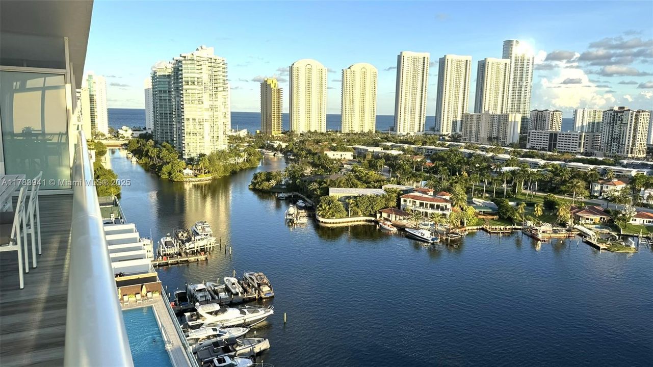 Recently Sold: $1,075,000 (2 beds, 3 baths, 1553 Square Feet)