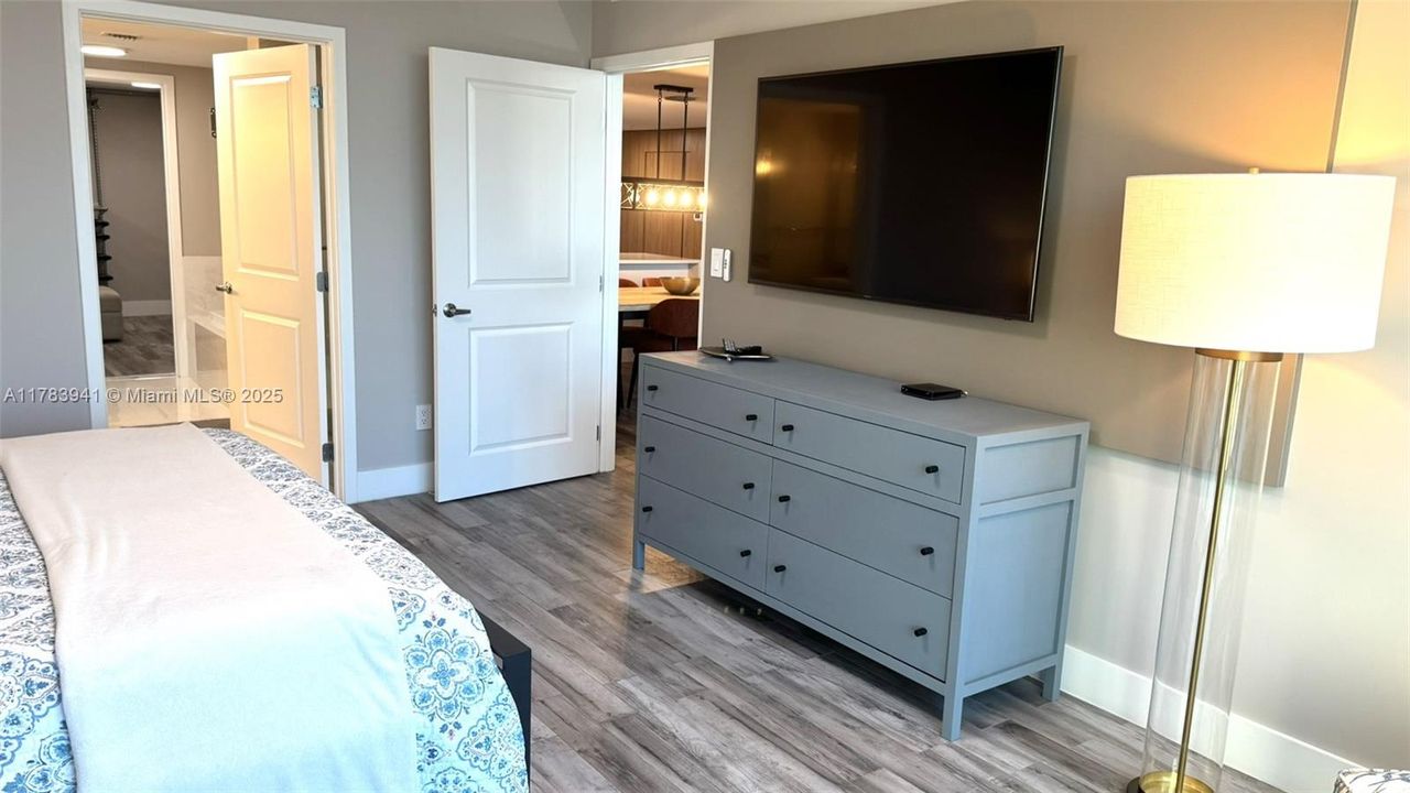 Recently Sold: $1,075,000 (2 beds, 3 baths, 1553 Square Feet)