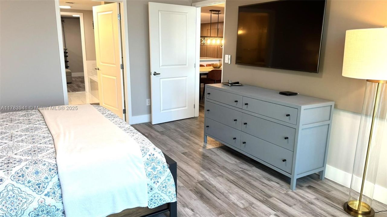 Recently Sold: $1,075,000 (2 beds, 3 baths, 1553 Square Feet)