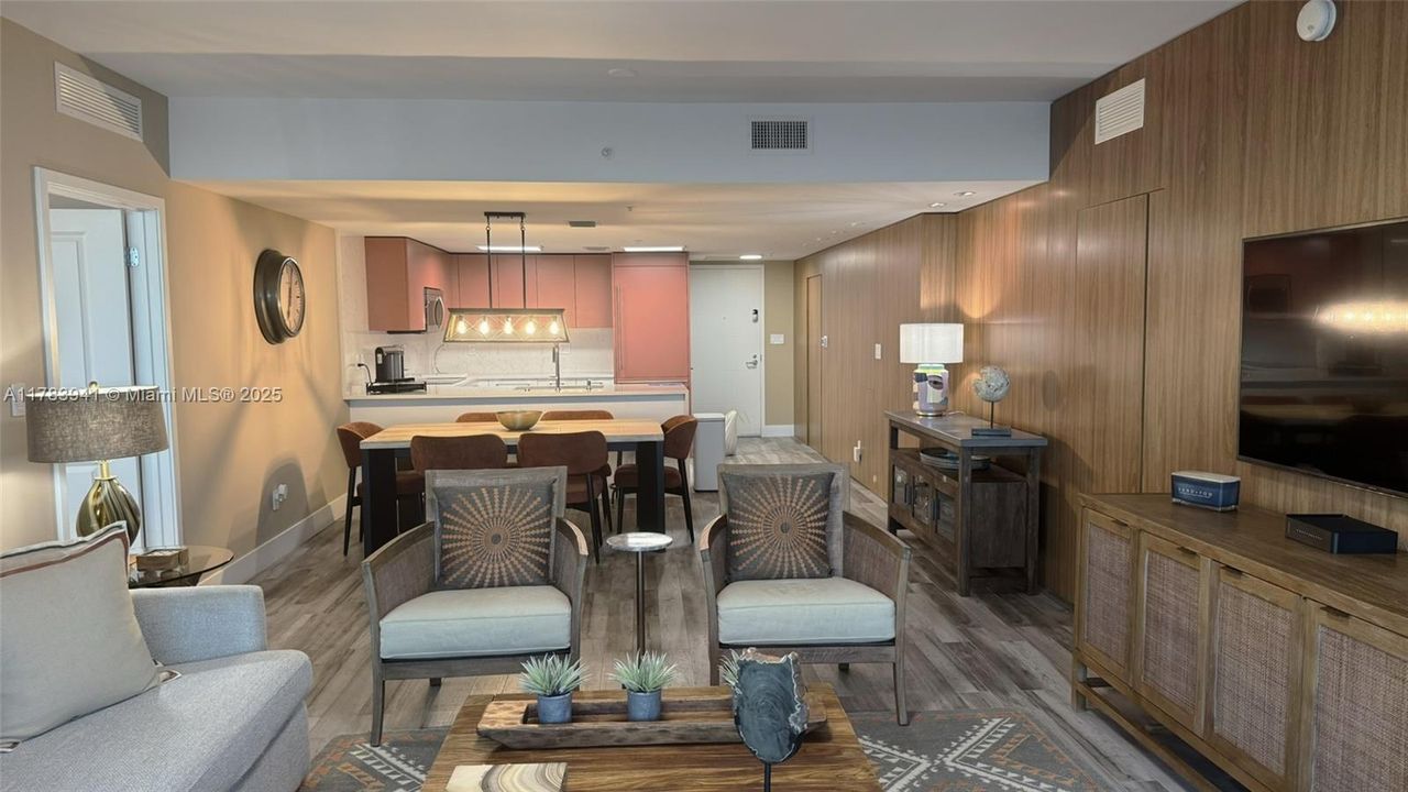 Recently Sold: $1,075,000 (2 beds, 3 baths, 1553 Square Feet)